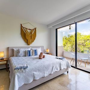 Menesse Apartments